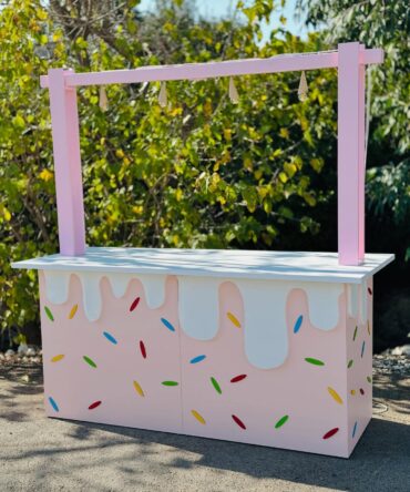 עמדת גלידה - Ice cream stand
